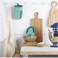 thumbnail image 2 of Juego de guantes de cocina KitchenAid Beacon, bicolor, antideslizantes, color Aqua Sky, 2 of 7
