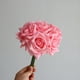 thumbnail image 1 of Nvzi Ramo de 2 flores artificiales de tacto real, flores falsas para decoración de hogar, oficina, boda, arreglo floral (Q18, 10,2 pulgadas de largo), 1 of 5