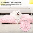 thumbnail image 2 of Cama para perros KSIIA, lavable, de lujo, con almohadilla de felpa para perros, color rosa, 2 of 5