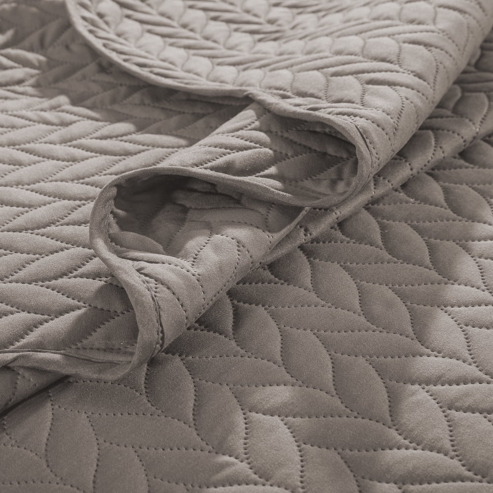 IR Imperial Rooms 3-Piece Quilt Set Soft Chevron Pattern Winter Bedspread & Coverlet Reversible 2 Shams Beige King Size