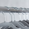 thumbnail image 5 of Set de 50 Ganchos Metálicos para Ropa PERFECT SPACE con Recubrimiento Antideslizante de Terciopelo y Gancho Giratorio 360° (Gris), 5 of 5