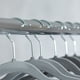 thumbnail image 5 of Set de 50 Ganchos Metálicos para Ropa PERFECT SPACE con Recubrimiento Antideslizante de Terciopelo y Gancho Giratorio 360° (Gris), 5 of 5