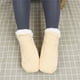 thumbnail image 4 of Fiudx Calcetines de Invierno Cálidos con Forro Polar, Suelas con Agarre Cómodo, Comodidad y Estilo, Ideal Como Regalo para Mujer, Material Suave, Diseño Antideslizante, Paquete de 1 Par, Tallas S, 4 of 5