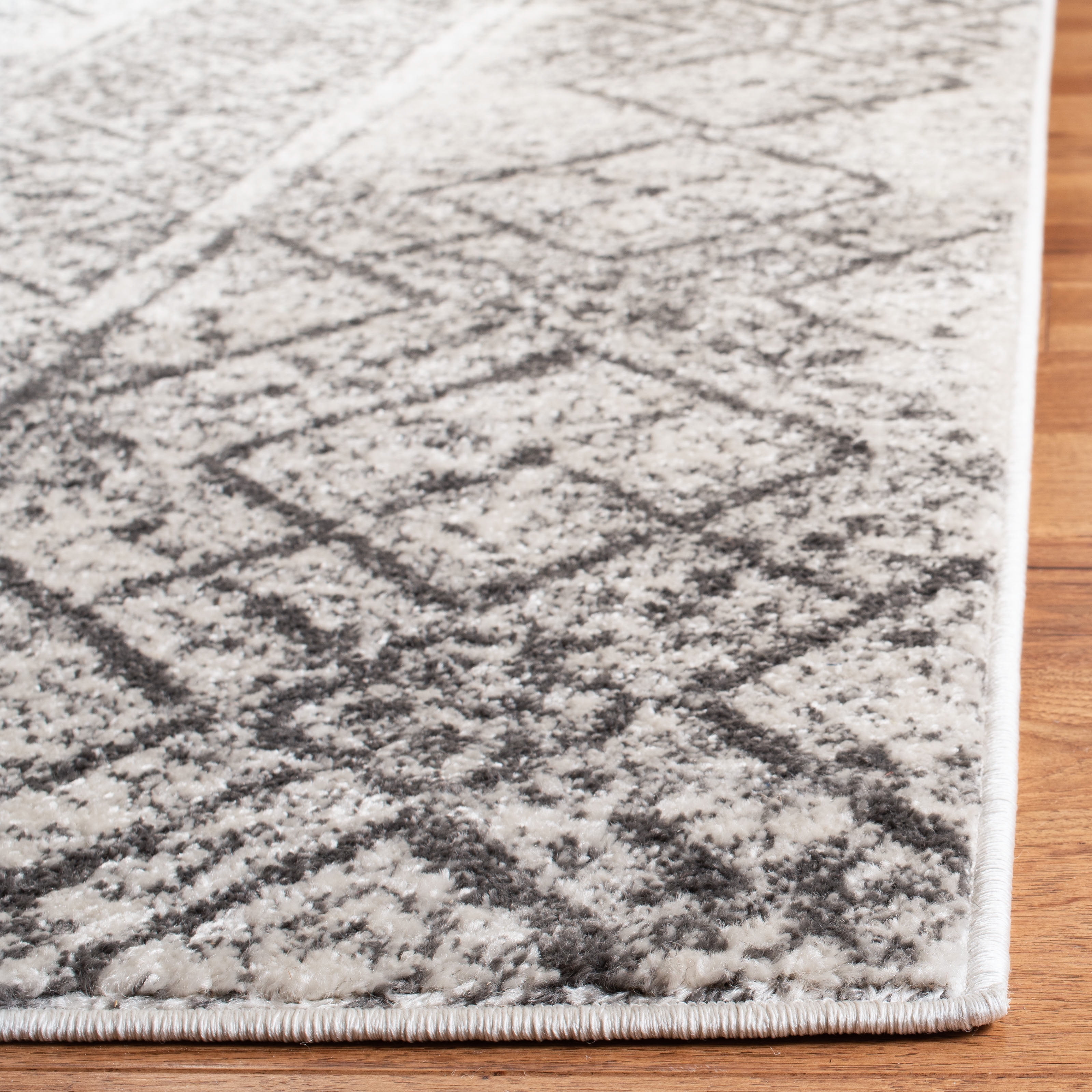 SAFAVIEH Adirondack Montague Geometric Area Rug, Silver/Black, 4' x 6'