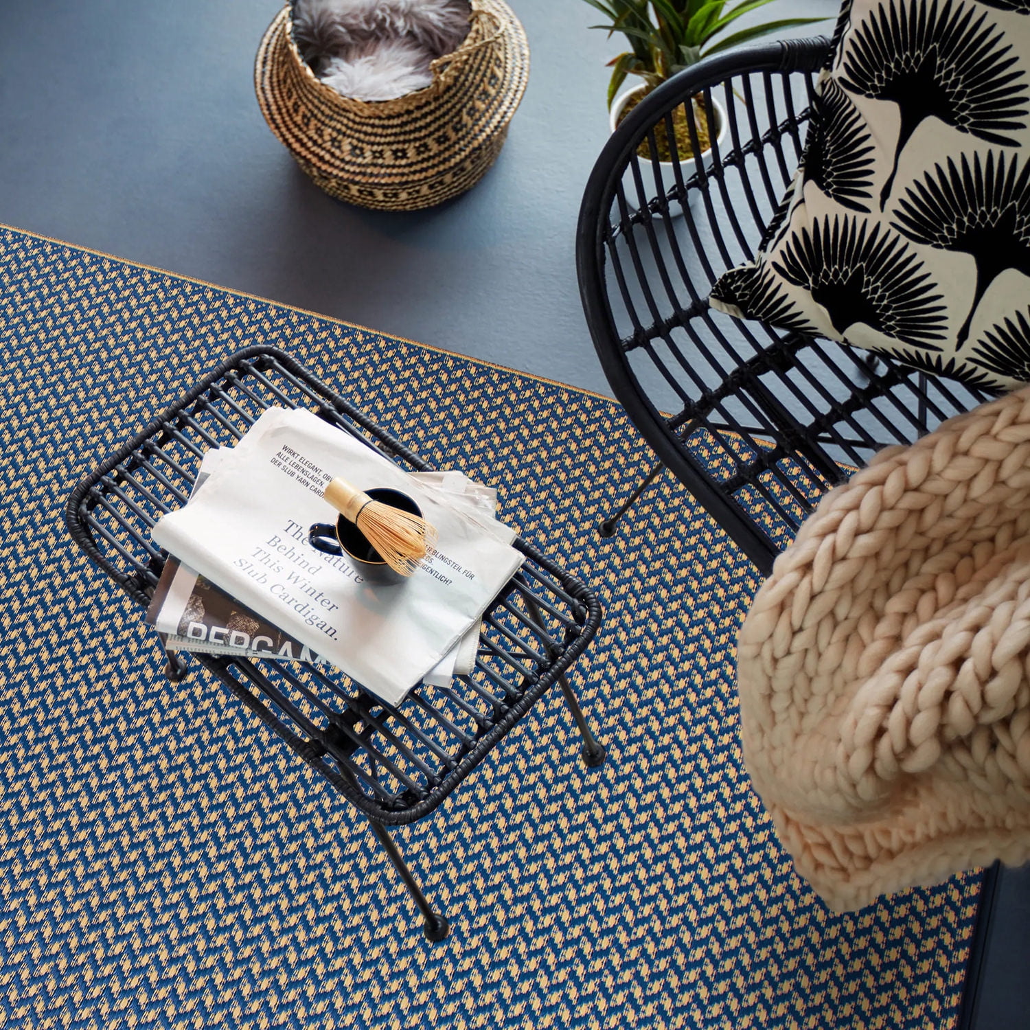 World Rug Gallery Contemporay Solid Reversible Plastic Indoor and Outdoor Picnic Mat, Camping Rug, RV Rug - NAVY 5' X 7'