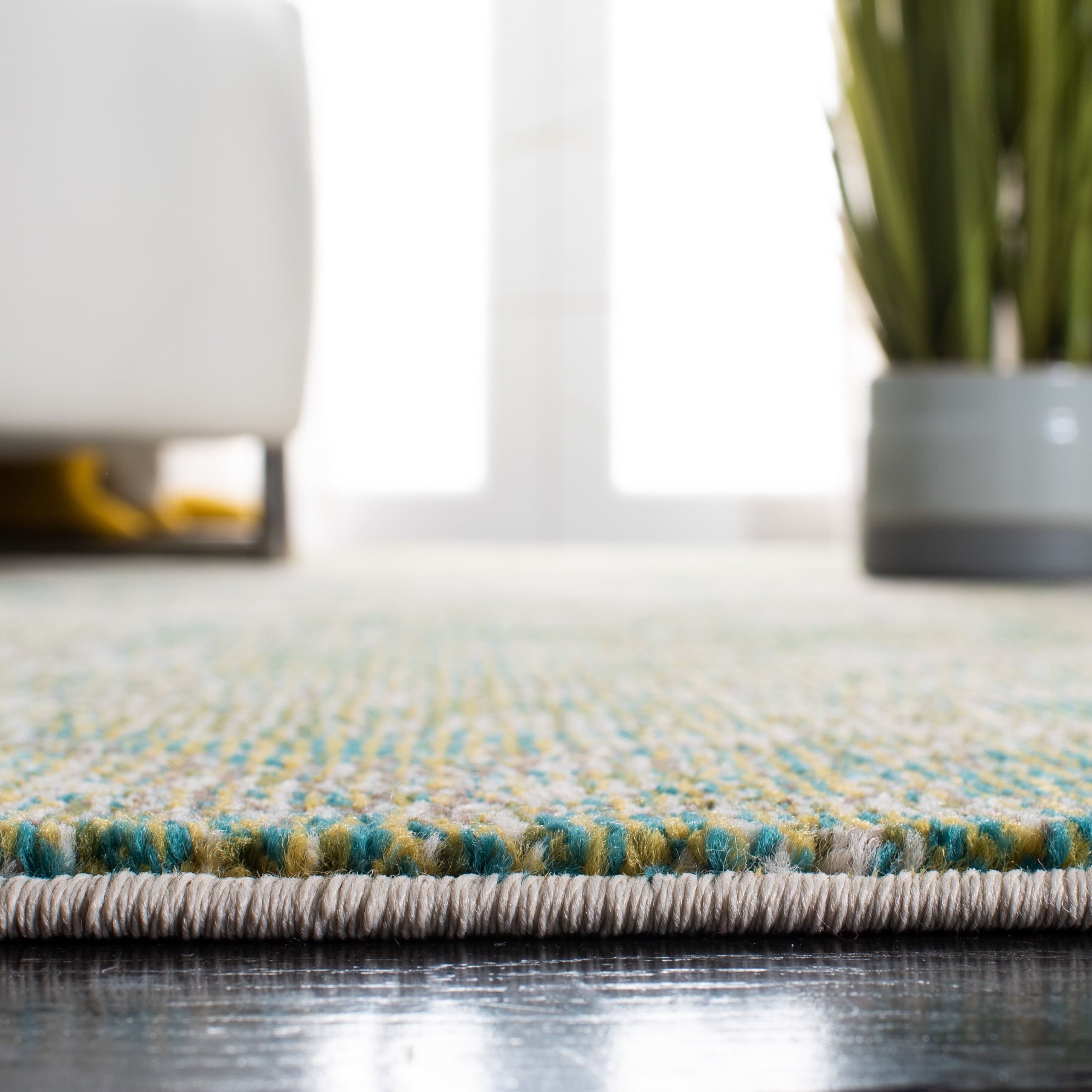 SAFAVIEH Madison Seanan Abstract Area Rug, Green/Ivory, 6'7" x 6'7" Round