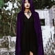 thumbnail image 4 of Capa con capucha capa ligera de terciopelo con capucha morada y escoba para Halloween para adultos, 4 of 8