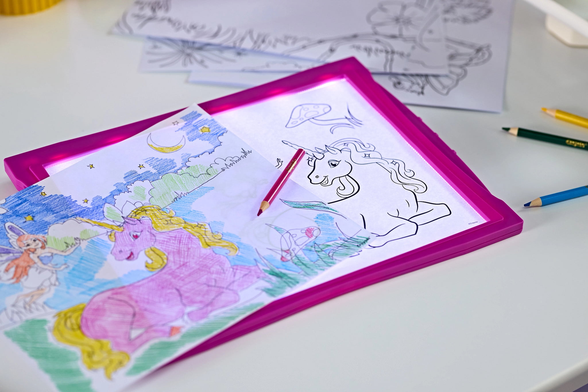 Crayola Light-Up Tracing Pad, Pink, Colored Pencils, Learn How to Draw, Arts & Craft Supplies, Toy Gift for Kids & Artists, Ages 6, 7, 8, 9