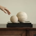 thumbnail image 4 of Bola de Piedra de Mármol Natural Decorativa para Mesa y Estante, Escultura Esférica de Travertino Vintage para Decoración del Hogar A, 4 of 5
