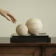 thumbnail image 4 of Bola de Piedra de Mármol Natural Decorativa para Mesa y Estante, Escultura Esférica de Travertino Vintage para Decoración del Hogar A, 4 of 5