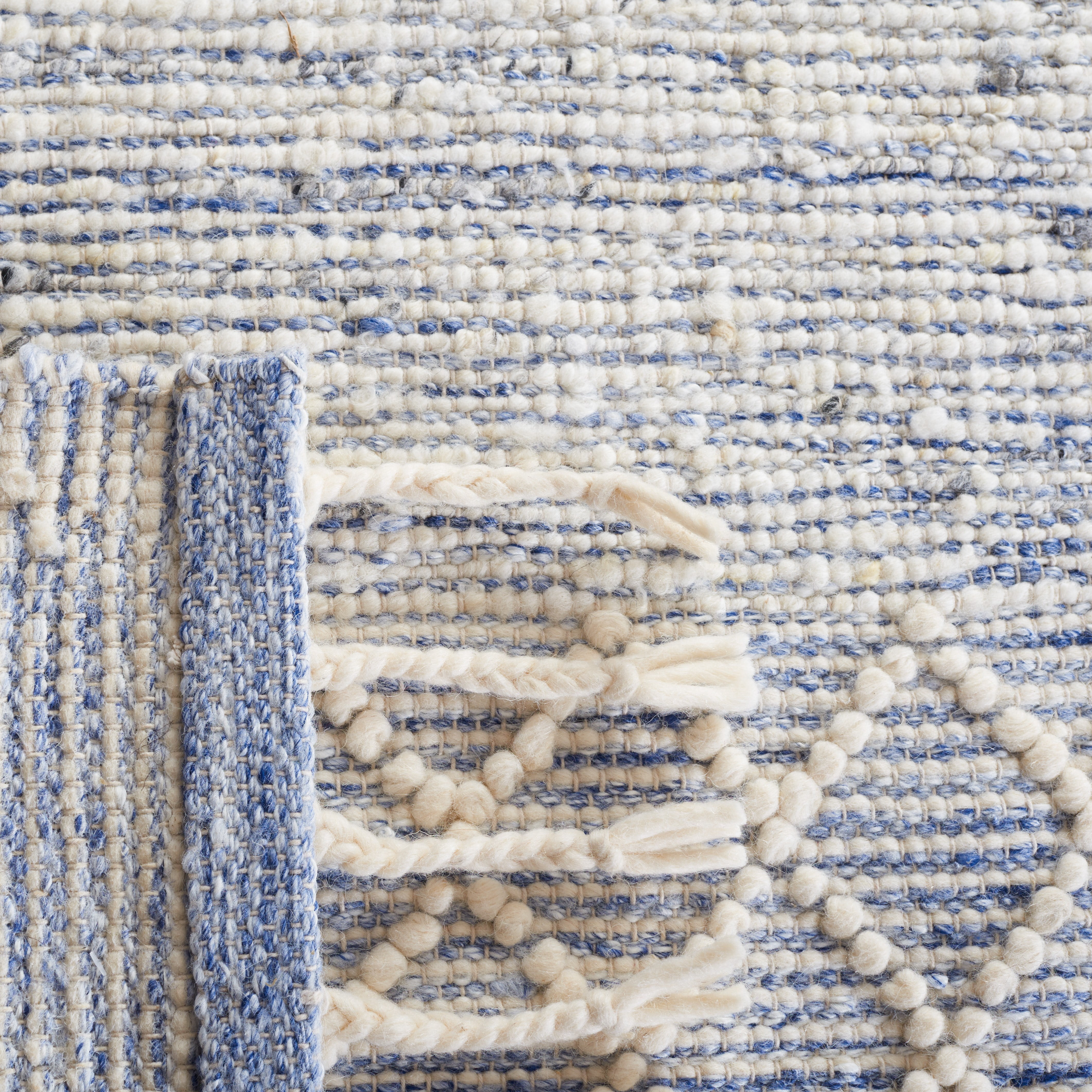 SAFAVIEH Natura Roza Southwestern Area Rug, Ivory/Blue, 5' x 8'