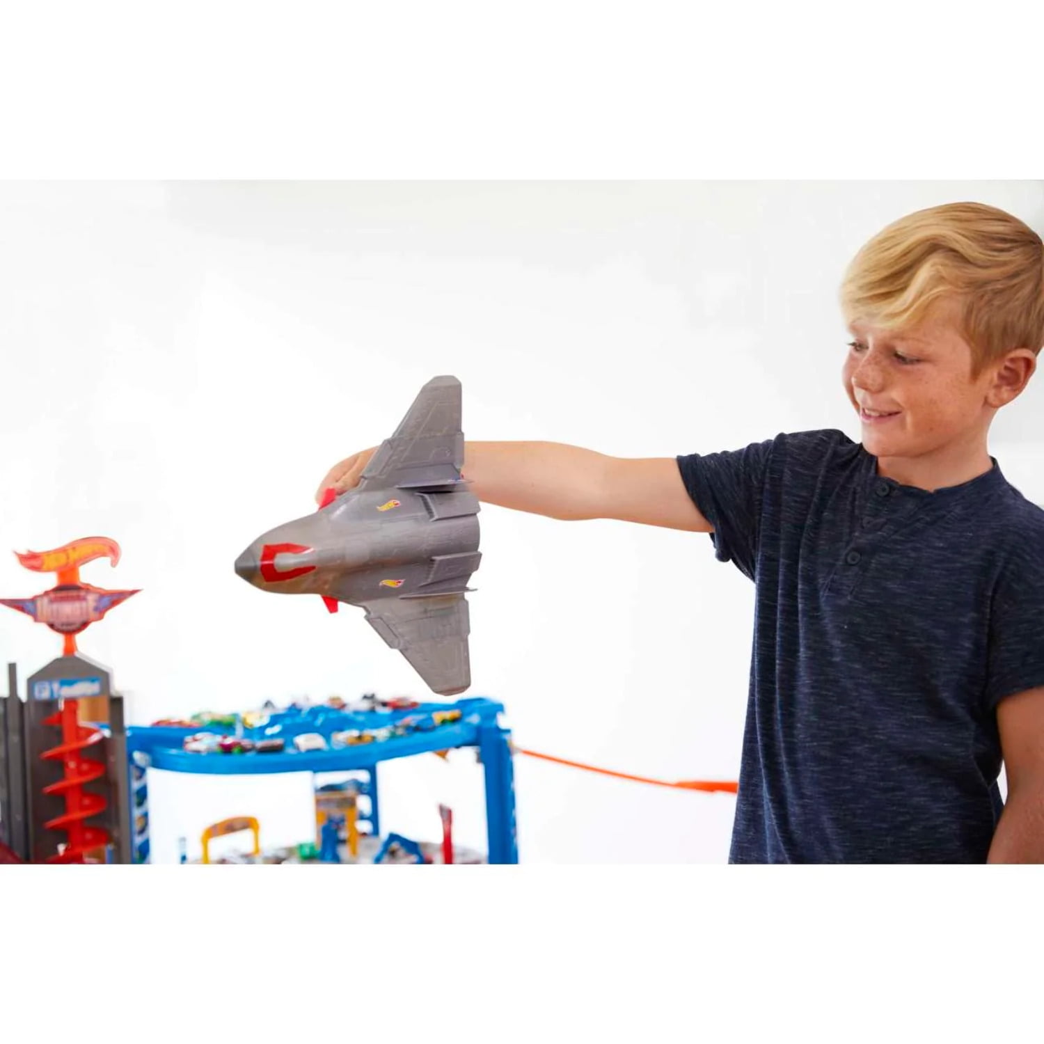 Hot wheels super store ultimate car garage