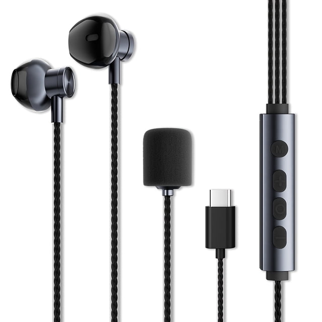 Professional KTV Monitoring Earphones with Integrated Sound Card. This Wired In-ear Karaoke Headset Features 8 Professional Singing Effects Including KTV, Classic, Theater,