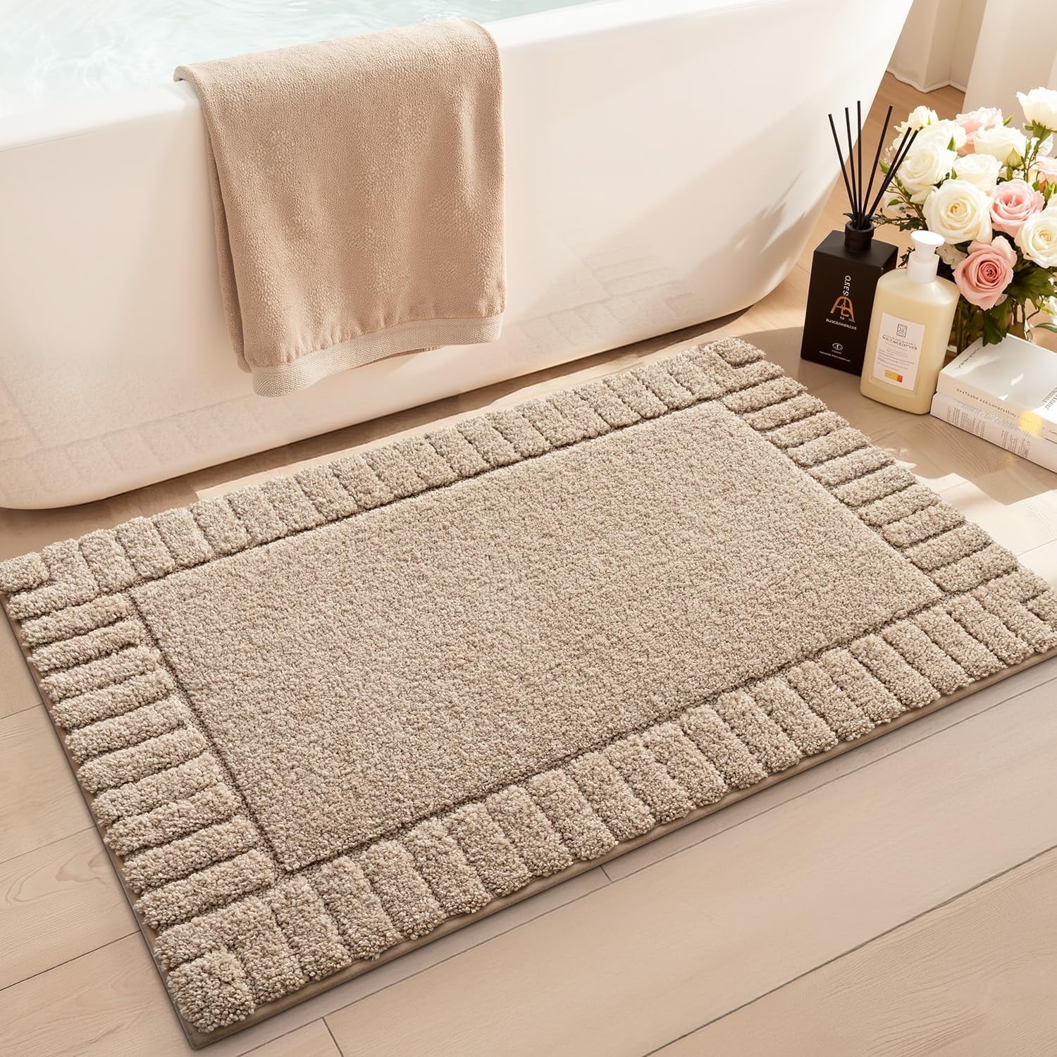 FRABE Bathroom Rugs Non Slip with Rubber Backing, Extra Soft Plush Microfiber Bath Rug Absorbent, Machine Washable Bath Mat Quick Dry for Tub, Shower, Hotel, Beige, 20"x32"