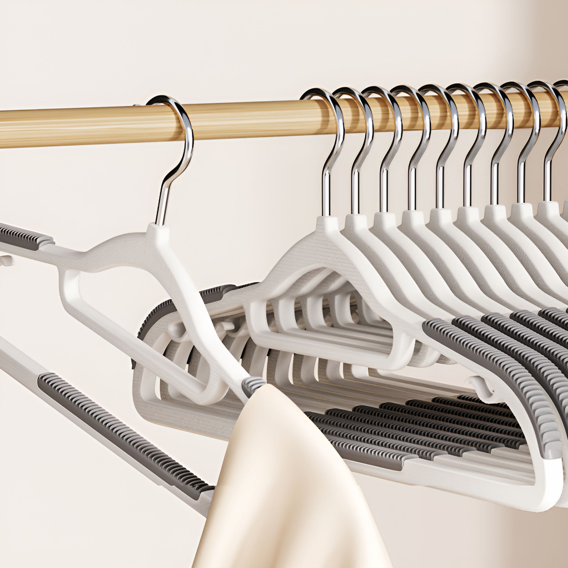 LAMIRO 20 Pack Plastic Hangers,White Hangers Extra Wide with 360° Swivel Hook,Space Saving Hangers as Closet Storage and Organizer,Shirts,Pants,Heavy Duty Hangers Enough for Coat,Suit