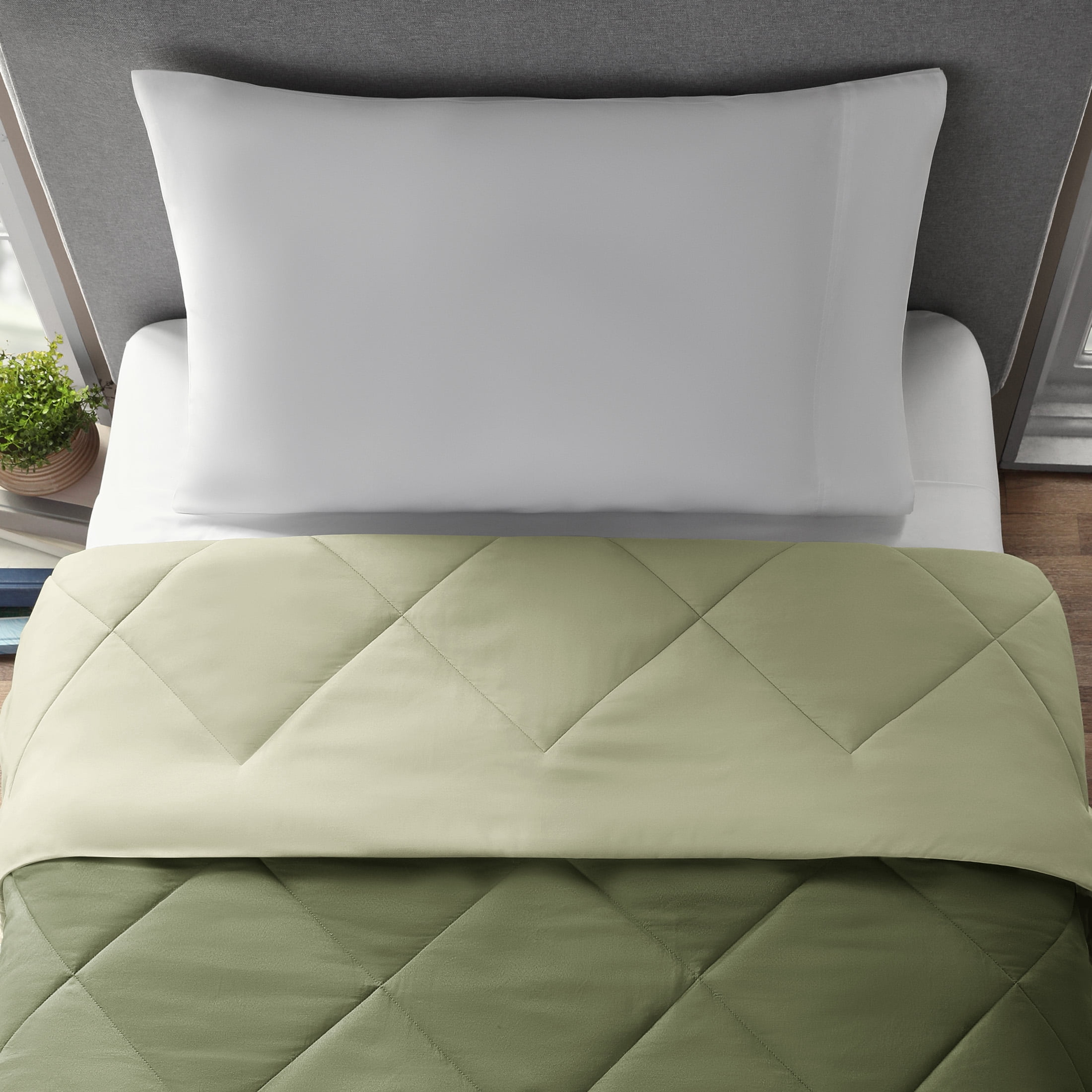 Mainstays Twin/Twin XL Comforter, All-Season Reversible Microfiber, Dark Green