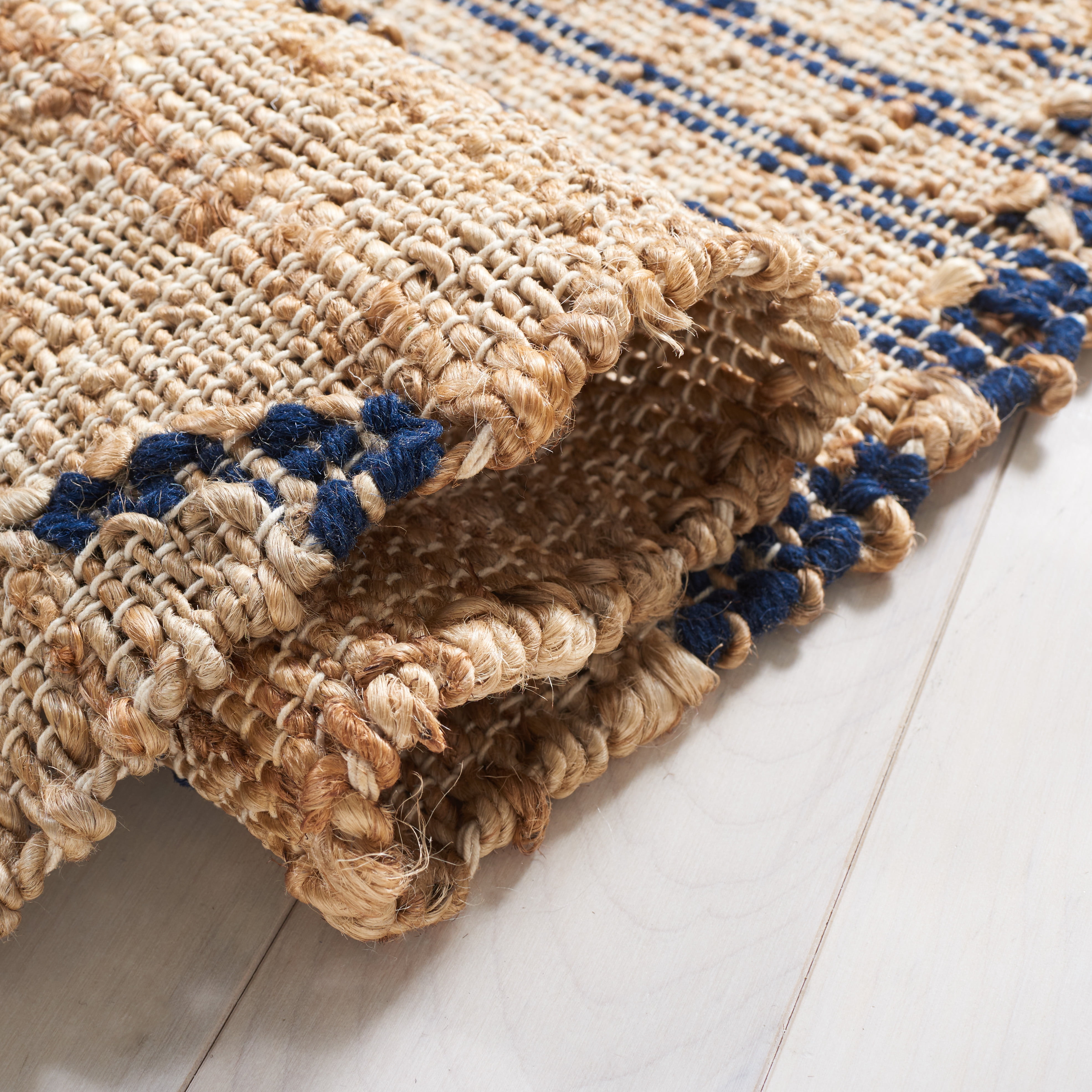 SAFAVIEH Natural Fiber Mia Geometric Area Rug, Blue/Natural, 6' x 6' Round
