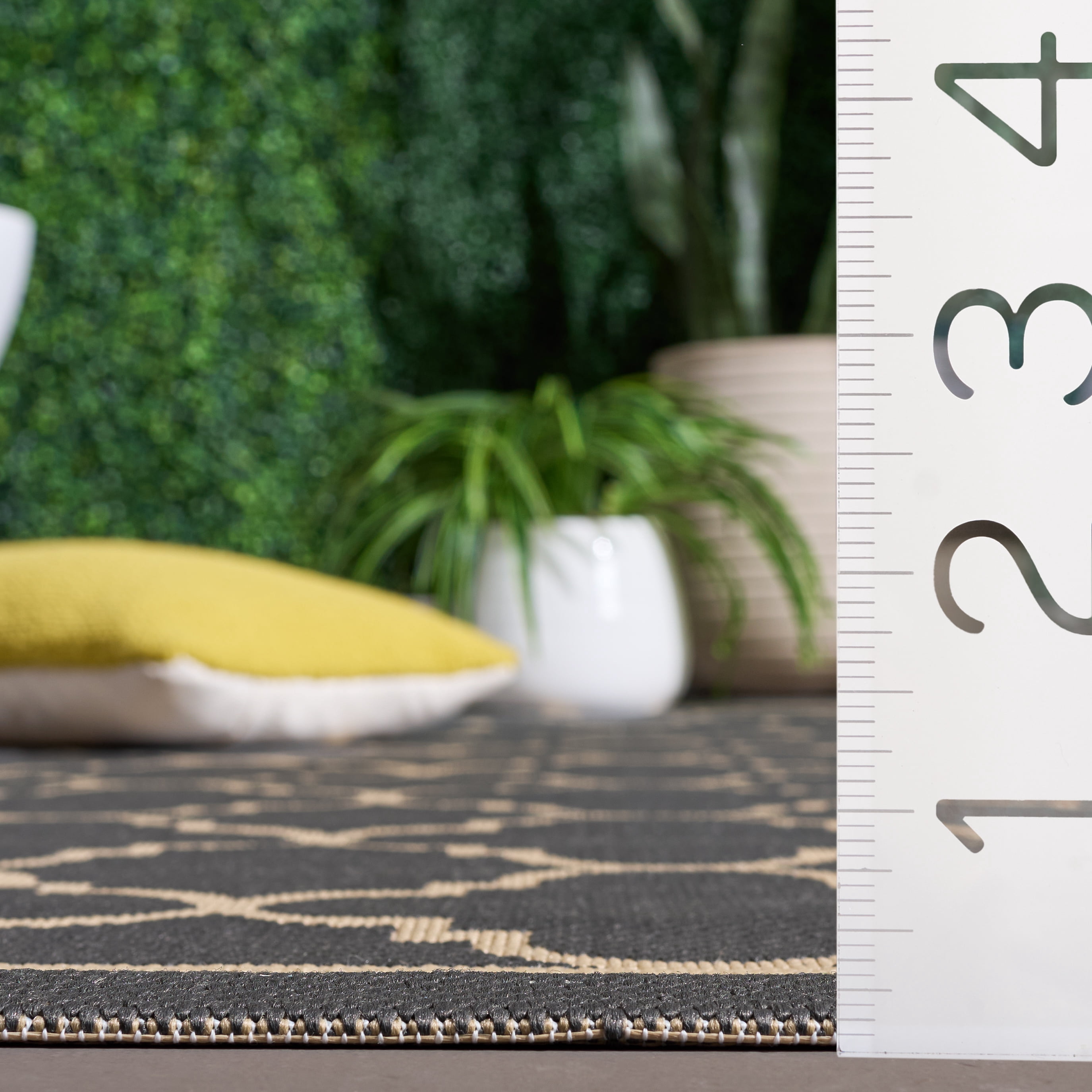 Safavieh Courtyard Alina Geometric Quatrefoil Indoor/Outdoor Area Rug, Anthracite/Beige, 7'10" x 7'10" Square