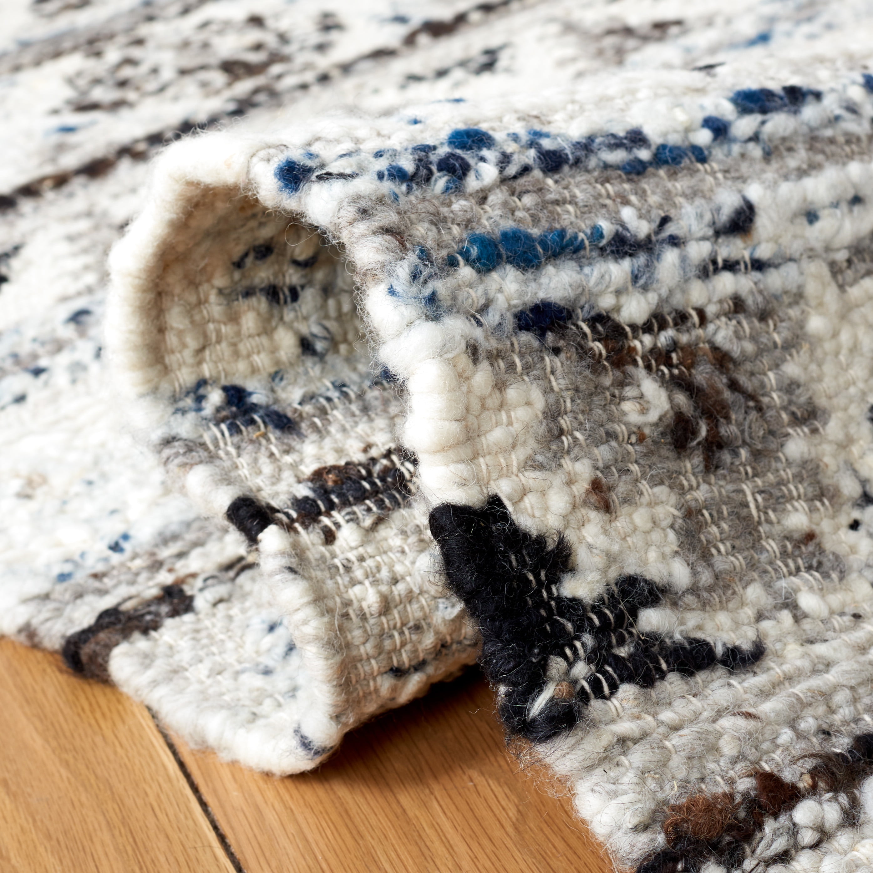 Safavieh Manhattan Cenric Southwestern Area Rug, Ivory/Black, 5' x 8'