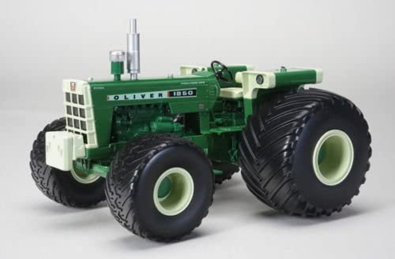 SPECCAST  OLIVER 1850 TRACTOR WITH TERRA TIRES SCT 630 1/16 