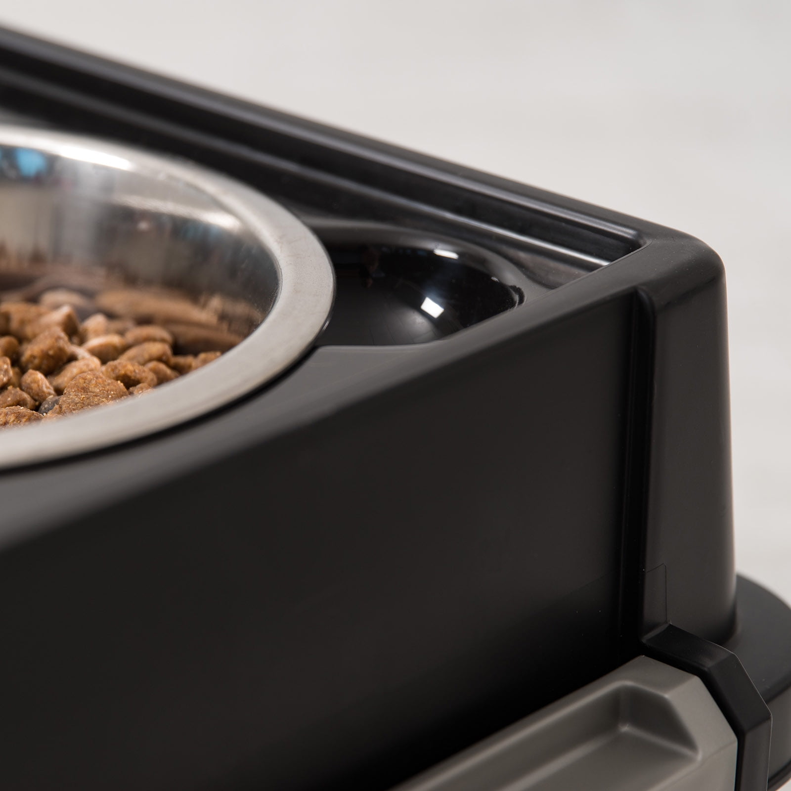 IRIS 13 Lbs/12 Qt Medium Elevated Dog Food Bowl with Airtight Pet Food Storage Container, Black