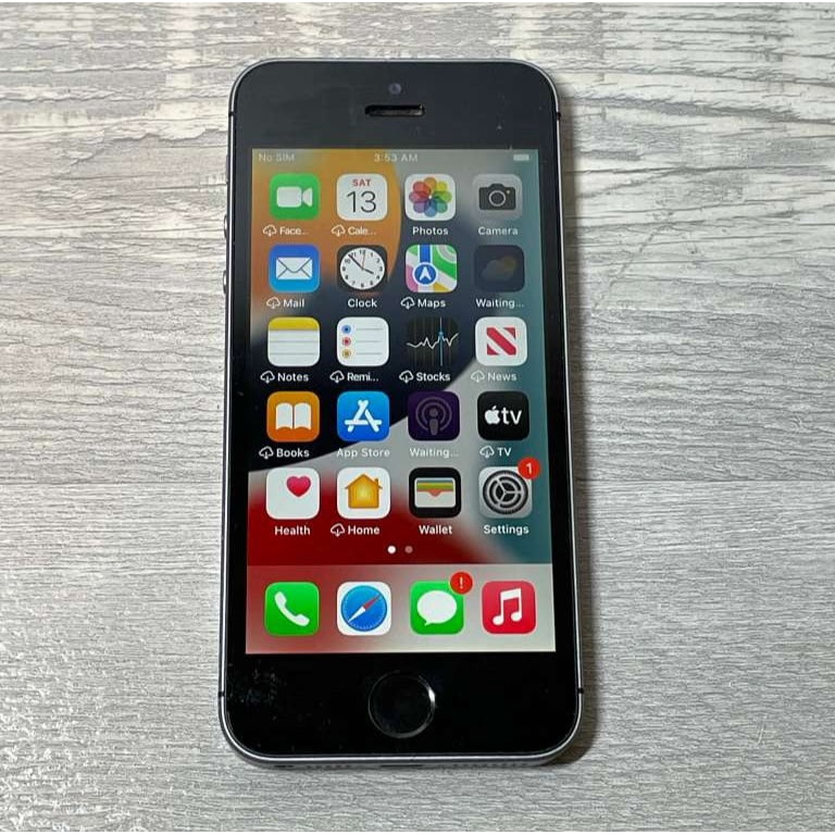 Pre-Owned Apple iPhone SE (1st generation) - Carrier Unlocked - 32