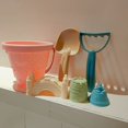 thumbnail image 4 of MesaSe 1 Ensemble Jouets de Sable de Plage Seau de Sable Coloré Pelle Râteau Moules de Château Ensemble de Six Pièces Jouet Interactif de Creusage Château pour Enfants Construction Jouet de Bac à Sable Extérieur Cadeau Garçons Filles, 4 of 7
