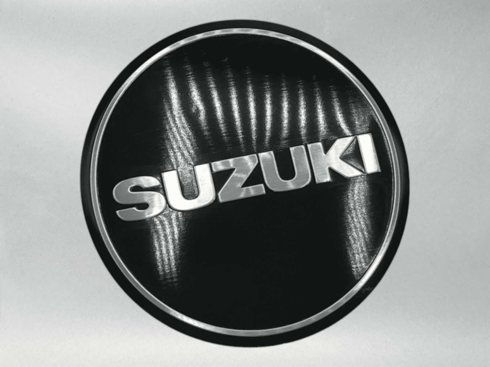 suzuki Genuine OEM RT SIDE EMBLEM BADGE 1989-02 GS500E MAGNET 68233-01D00