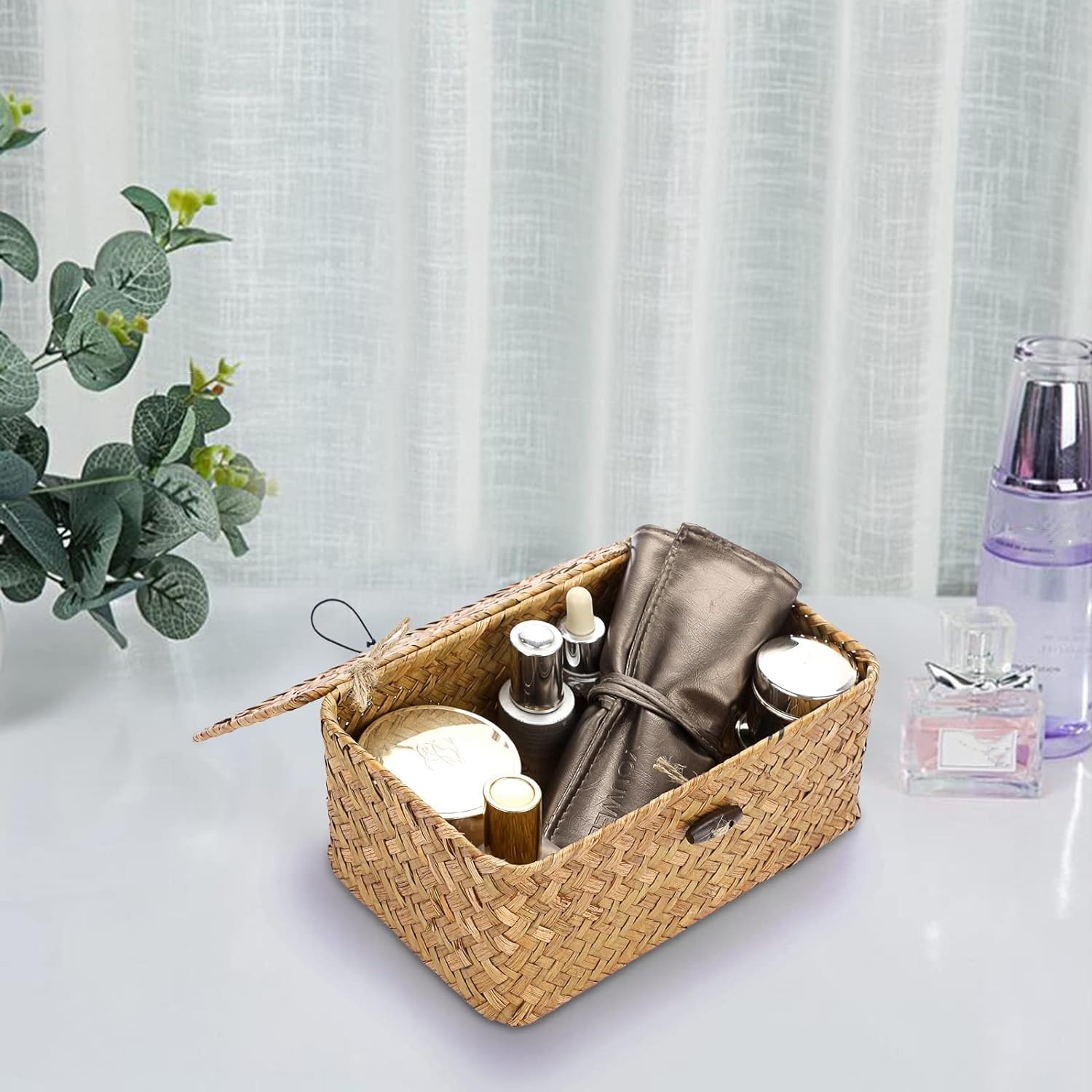 Woven Wicker Storage Basket Bin with Lid, Hand-Woven Desktop Basket,Small Home Storage Organizer Container, Rectangular Bathroom Storage Organiser Box,Multipurpose Storage Basket (Medium)