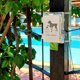 thumbnail image 2 of Dispensador de bolsas para excrementos de perro, montaje en pared, exterior, impermeable, blanco, 2 of 7