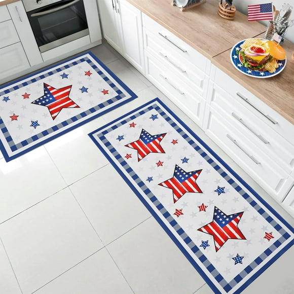 Juego de dos alfombras de cocina con temática del Día de la Independencia, con felpudos patrióticos antideslizantes con estampado de banderas rojas, blancas y azules para fregadero y cocina.