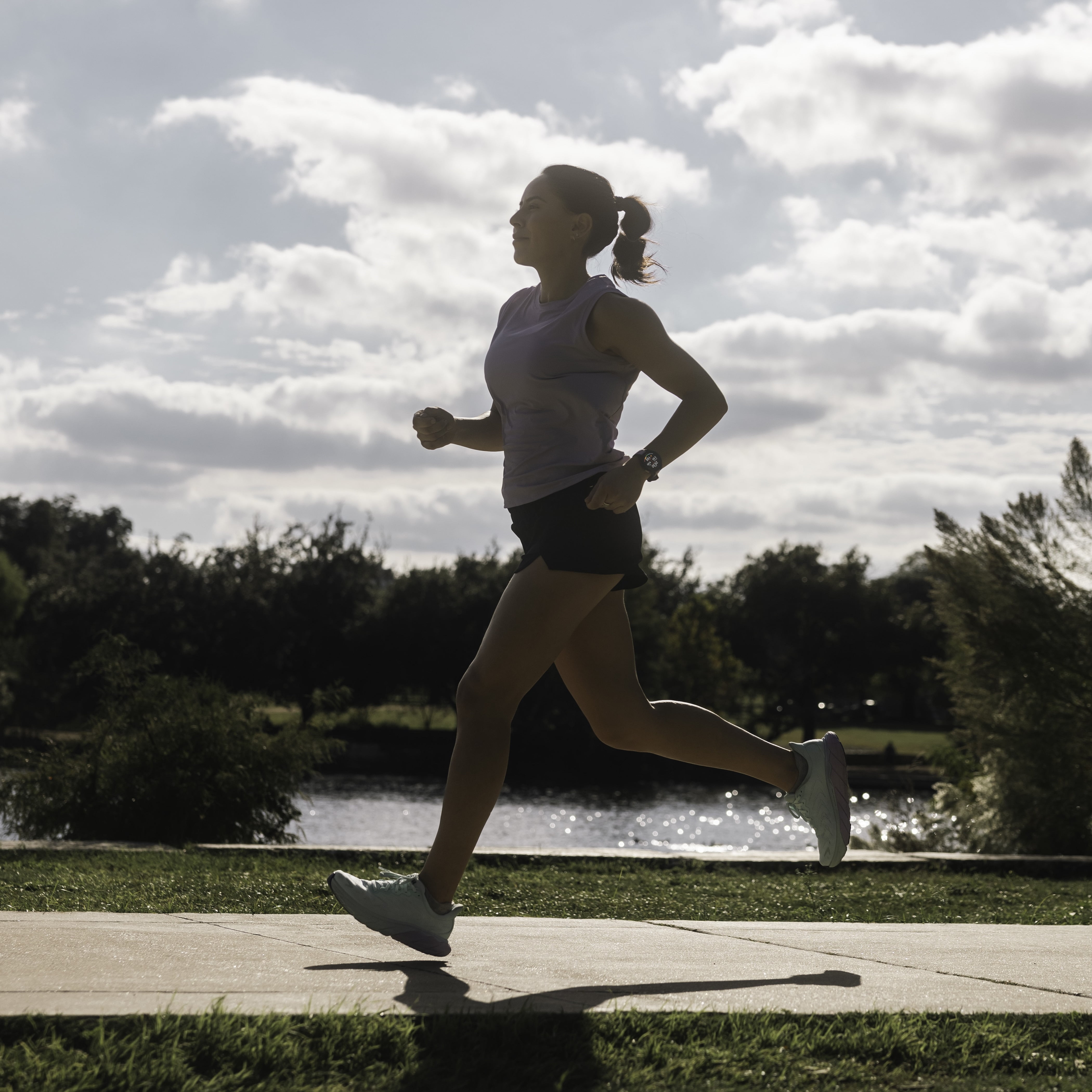 Montre Intelligent Garmin Forerunner 165 Musique GPS Running et Tracker Fitness avec fréquence cardiaque - Baies/Lilas