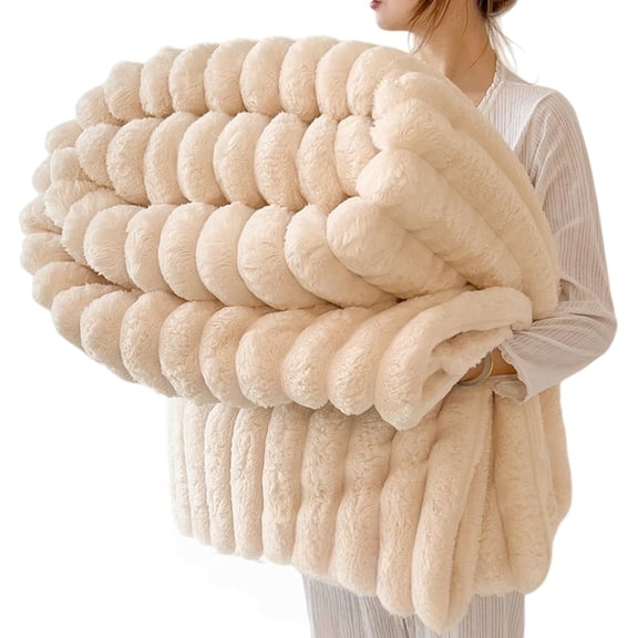 Flannel Milk Fleece Blanket: A soft, thick, faux rabbit fur blanket, warm and comfortable, ideal for winter. Suitable for beds, sofas, or living rooms.