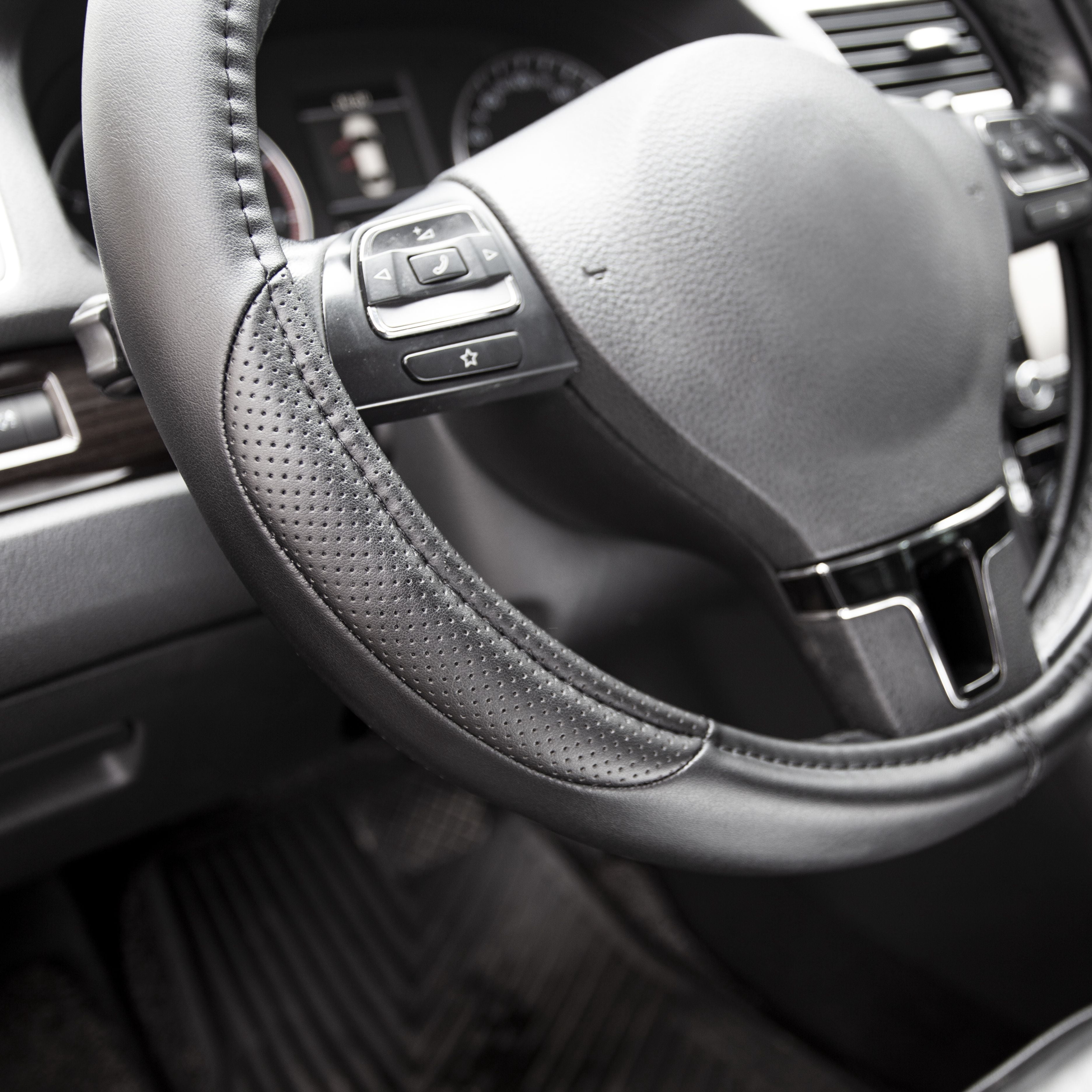 PIC AUTO Steering Wheel Cover - Microfiber Leather - Black - Universal Fit - 22WMD10