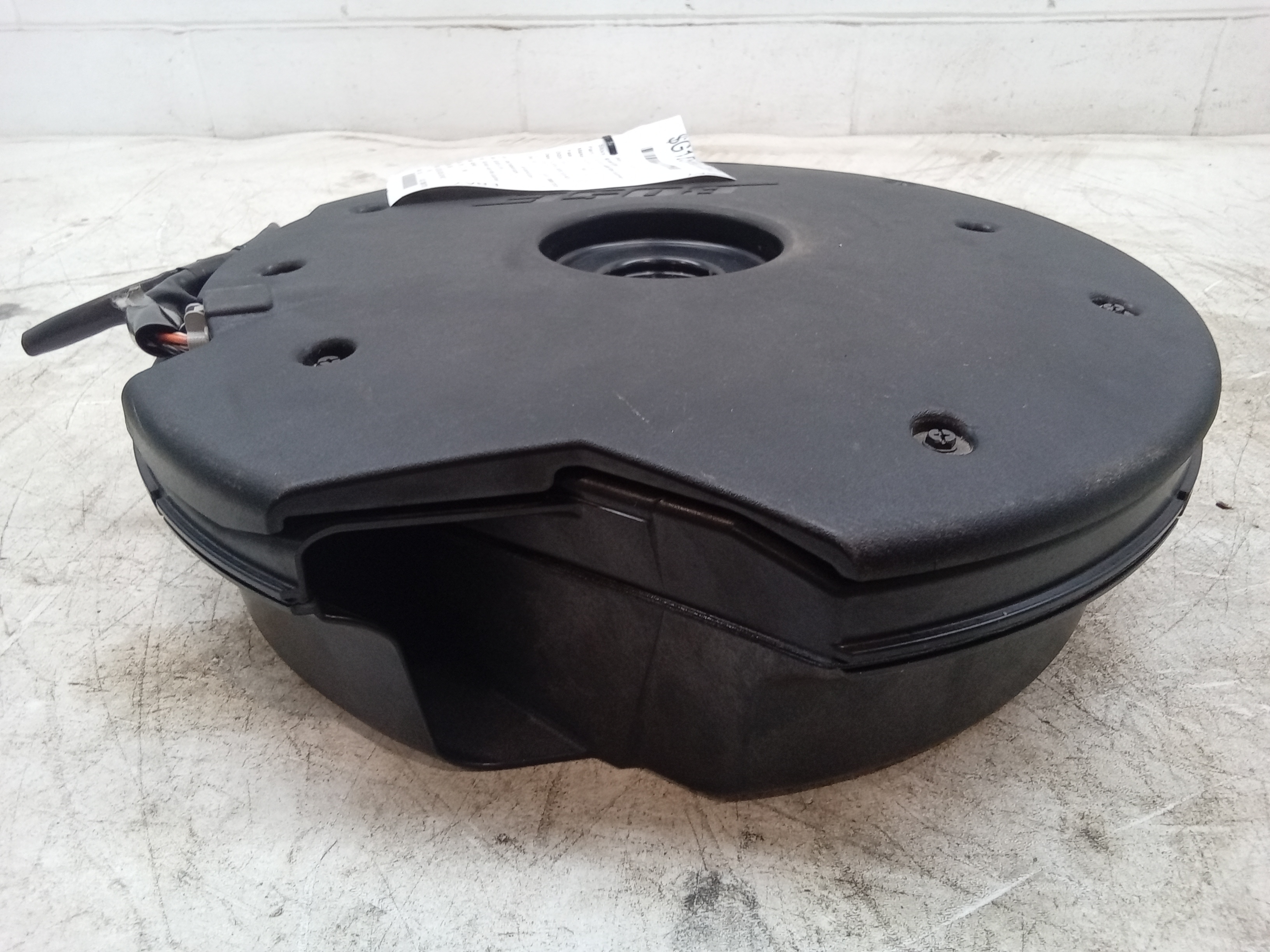 Pre-Owned 10 Nissan Murano Bose Sub Woofer OEM - Verify Specific Vehicle Fitment In Description - (Good)