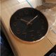 thumbnail image 4 of Reloj digital de plástico para sala de estar, decorativo, de cuarzo, moderno, para colgar en la pared (esfera negra, oro rosa, sin batería)., 4 of 5