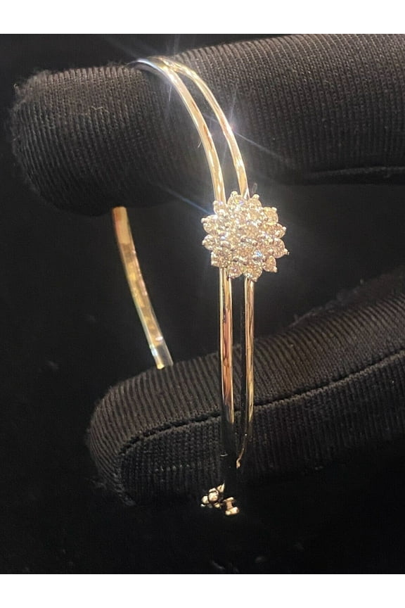 Pave 0.96 Cts Round Brilliant Cut Natural Diamonds Flower Bracelet In Hallmark 14K White Gold