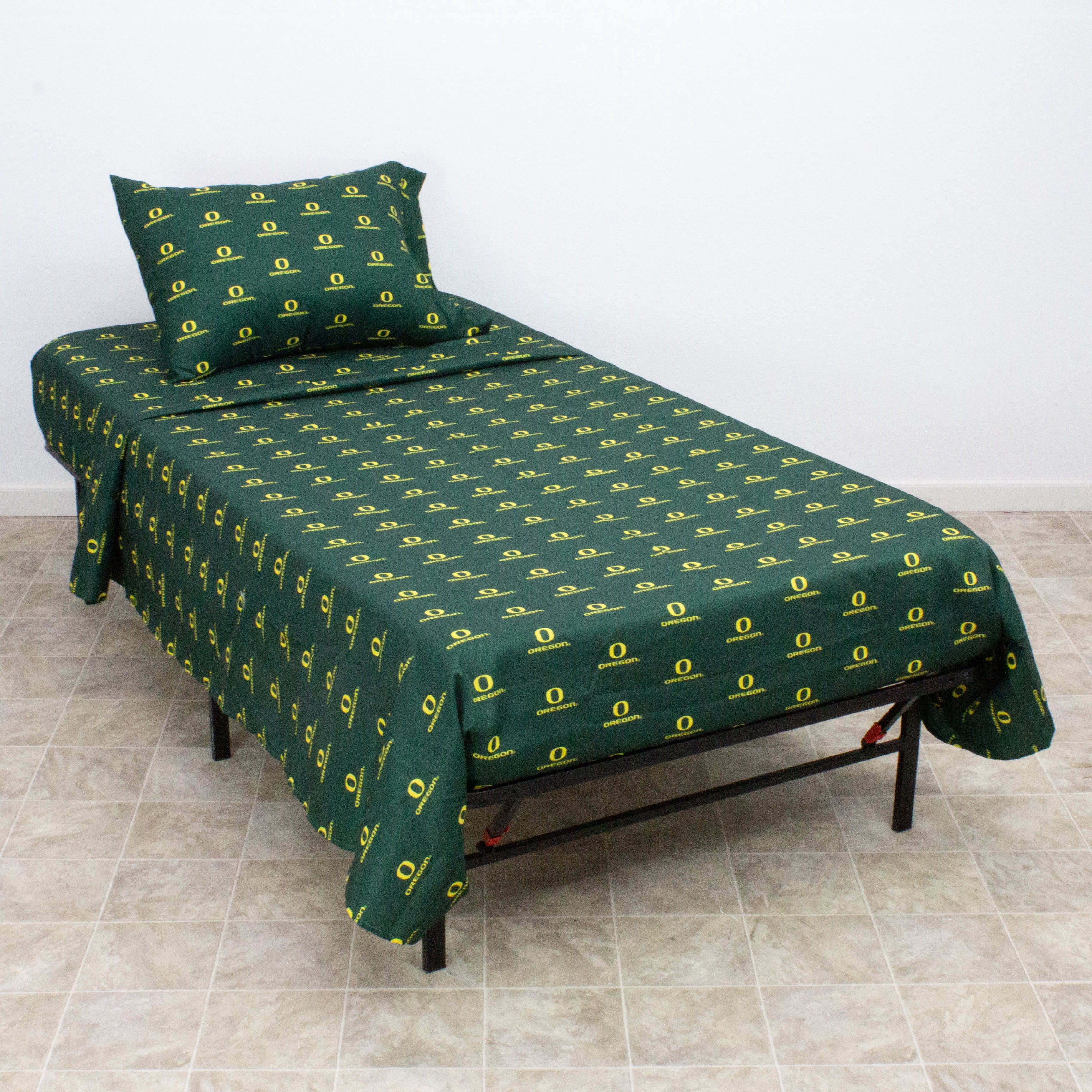 Oregon Ducks 100% cotton, 4 piece sheet set - flat sheet, fitted sheet, 2 pillow cases, Queen, Team Colors