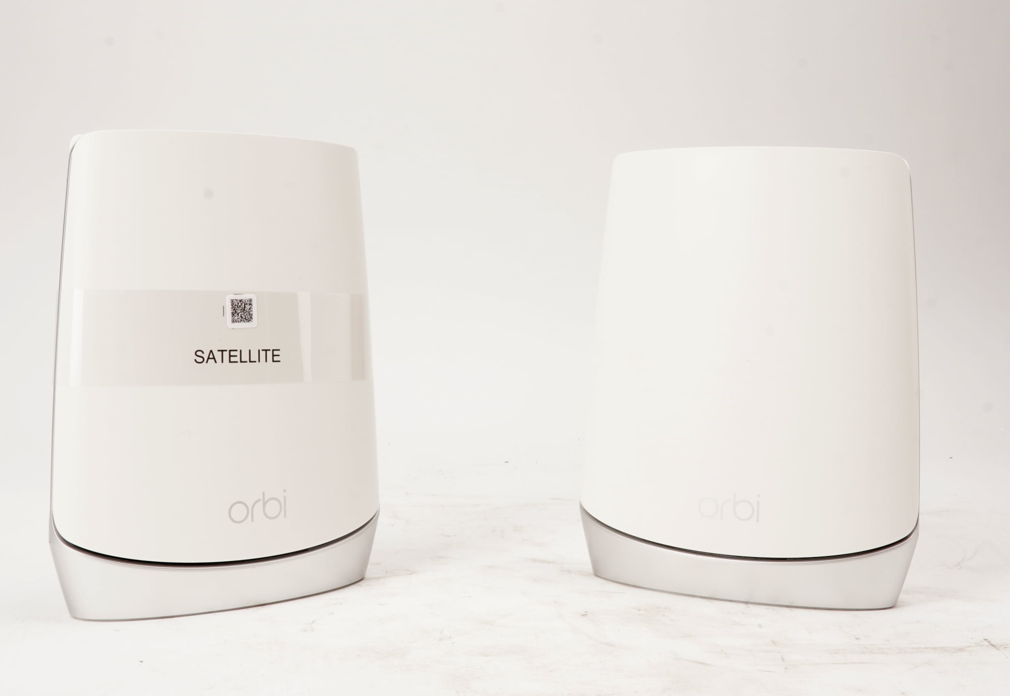 Pre-Owned NETGEAR - Orbi AX4200 Tri-Band Mesh WiFi 6 System with Router + 1 Satellite Extender, 4.2Gbps (RBK752)