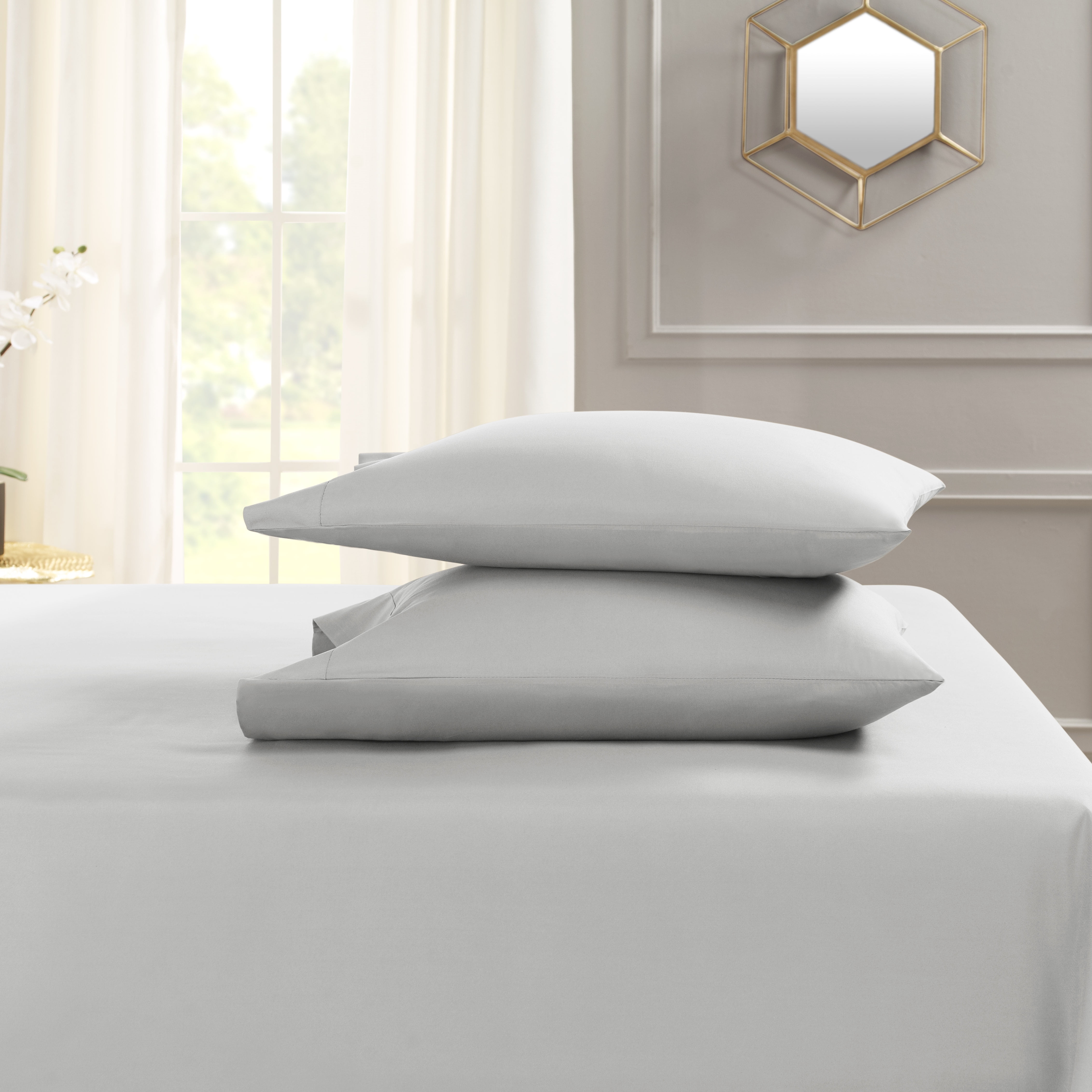 Hearth & Harbor Deep Pocket 3 Piece Solid Bed Sheet Set, 1800 Thread Count Microfiber Sheets, Twin-XL, Silver
