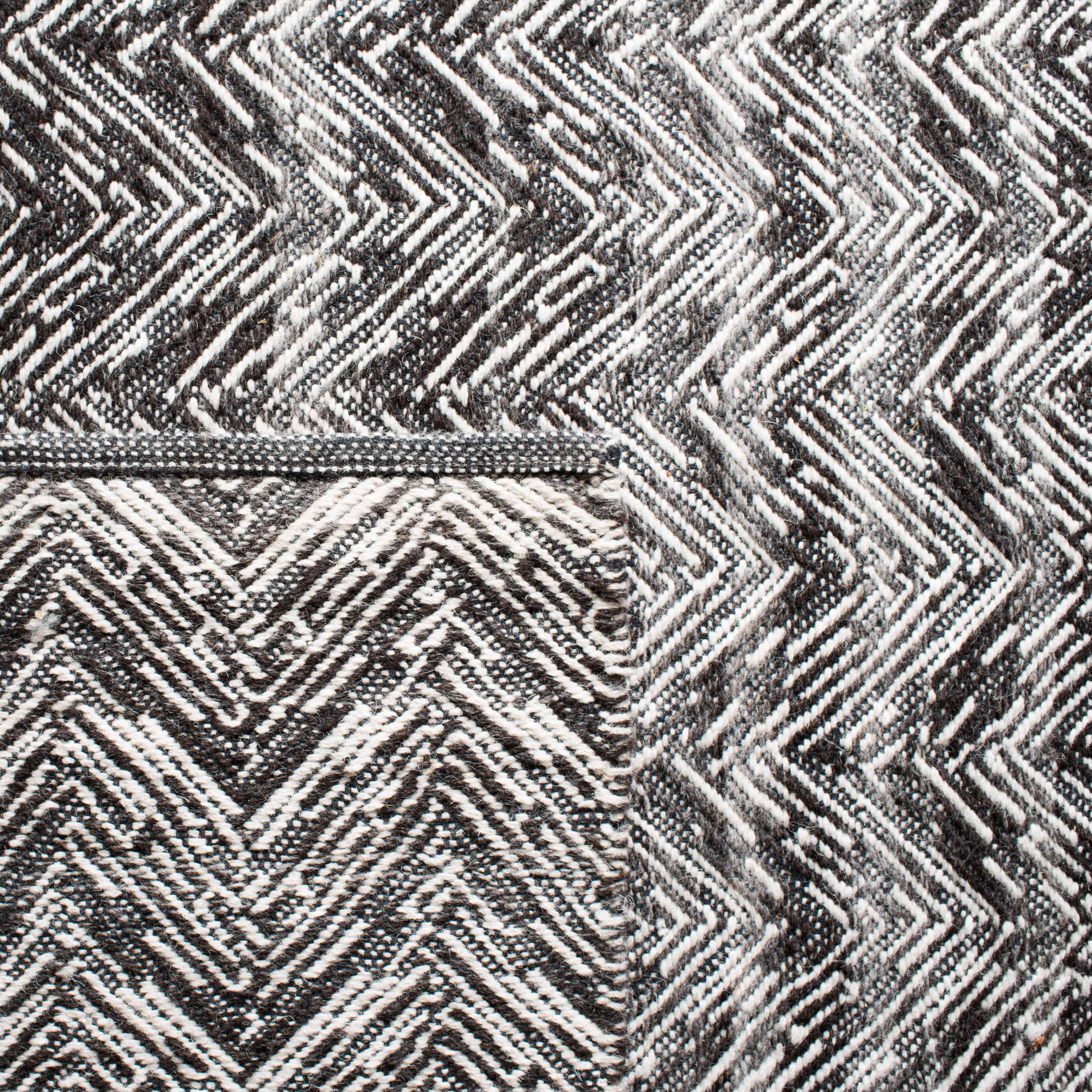 Safavieh Kilim Rothesay Chevron Wool Area Rug, Brown/Charcoal, 4' x 6'