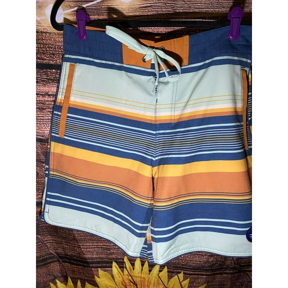 United By Blue Men's SZ-32 8" Scalloped Board Shorts Seabed Stripe Mandarin Red