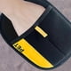 thumbnail image 5 of Guante de aseo de doble cara | Guantes removedores de pelo para mascotas para perros y gatos | Guante de lavado y despeinado reutilizable | Malla transpirable y TPR | Se adapta a la mayoría de las, 5 of 7