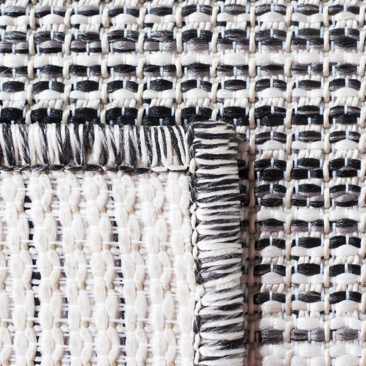 SAFAVIEH Hampton Duana Striped Indoor/Outdoor Area Rug, Black/Ivory, 5'1" x 7'6"