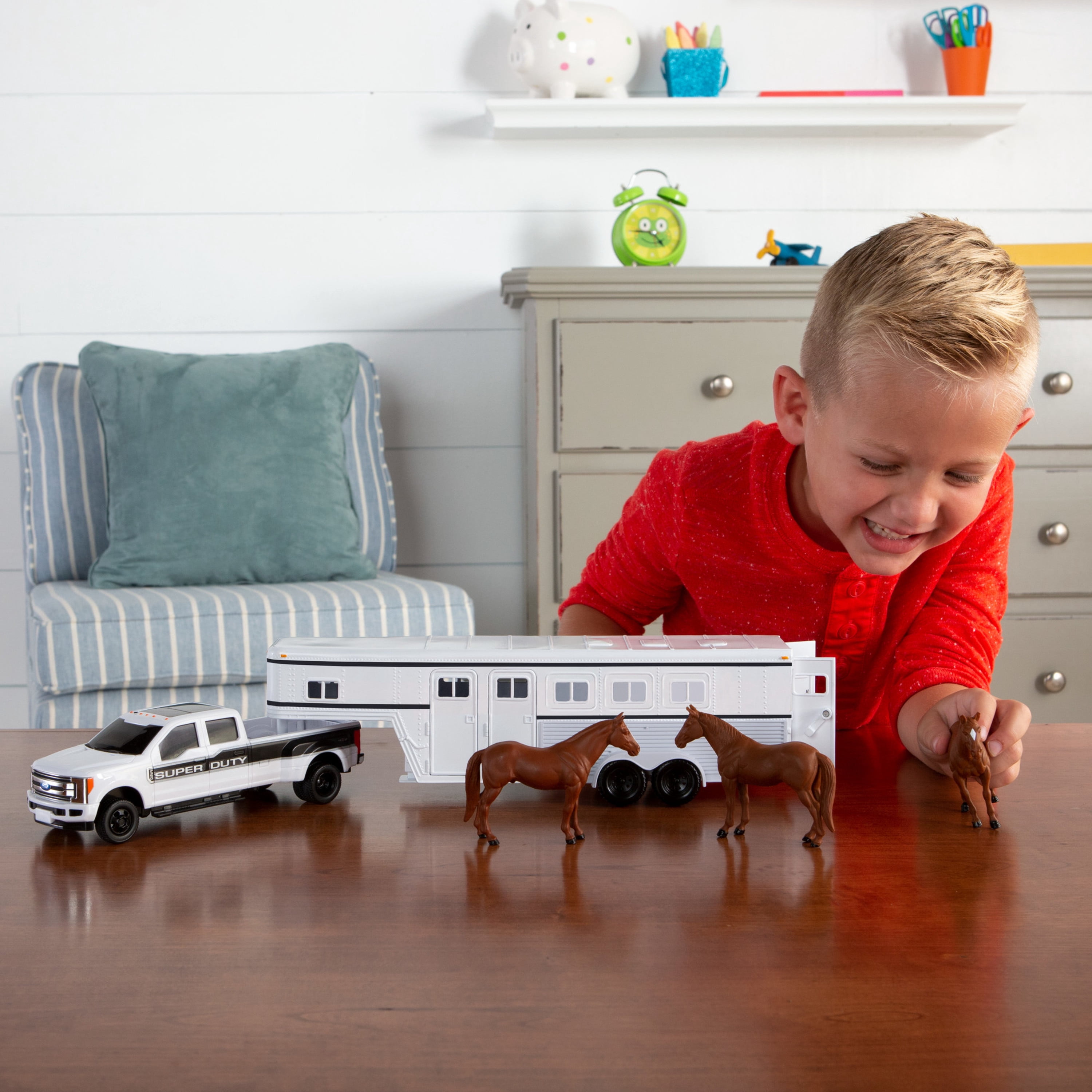 Ford 1:32 Scale F-350 Pickup with Horse Trailer and Horses