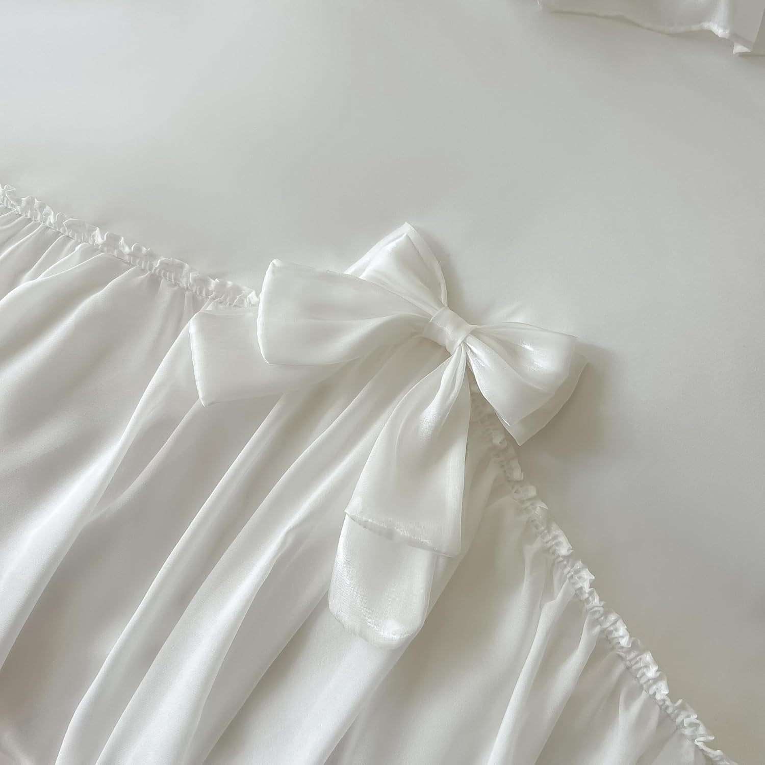 MOOWOO Ruffled Bedding Bow Duvet Cover Set with Butterfly Tie, Soft Brushed Microfiber Shabby Chic Bedding Set with Zipper Closure