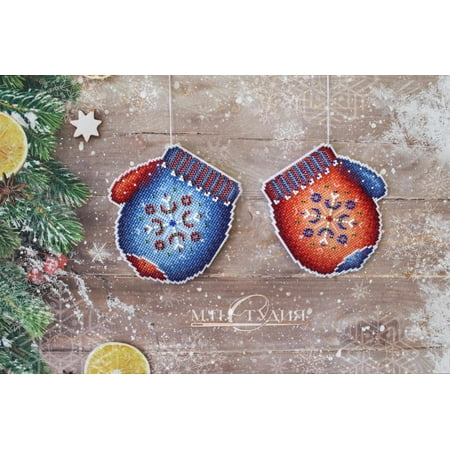 UPC: 4627128739955 | Counted Cross-Stitch Kit Plastic Canvas Frosty Mitten SR-457 By MP Studia Easy