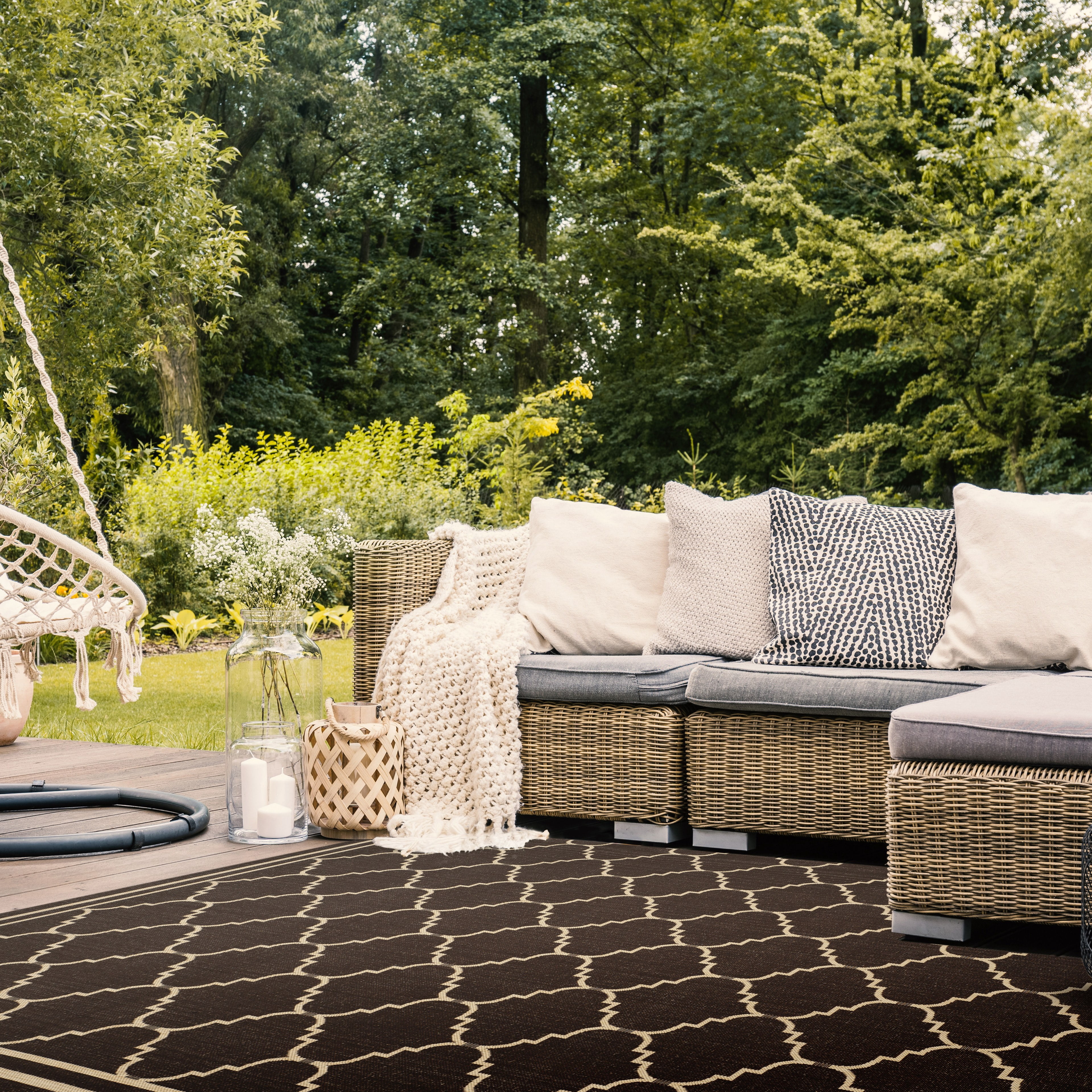 Safavieh Courtyard Amy Geometric Indoor/Outdoor Area Rug, Chocolate/Cream, 5'3" x 7'7"