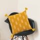 thumbnail image 3 of Funda de almohada suave tejida con borlas Perfecl Cuadrado amarillo, 3 of 8