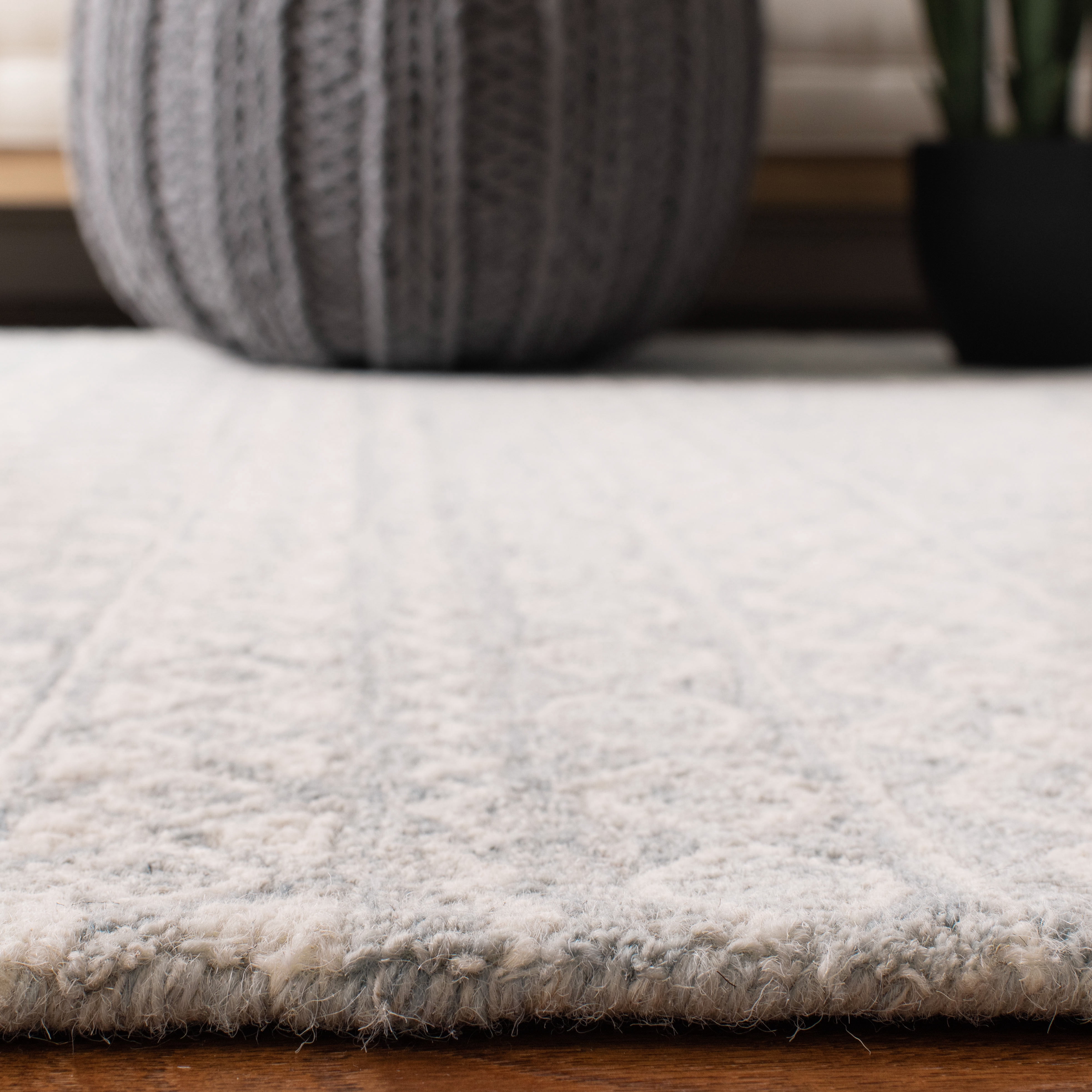 SAFAVIEH Micro-Loop Daithi Geometric Area Rug, Aqua/Ivory, 7' x 7' Round